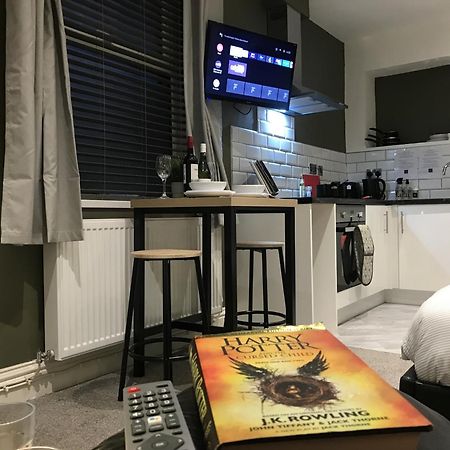 Contemporary 1 Bed Studio For Comfy Stay In ウィガン エクステリア 写真