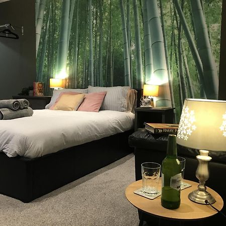 Contemporary 1 Bed Studio For Comfy Stay In ウィガン エクステリア 写真